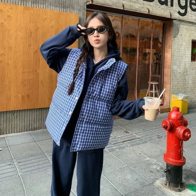 เสื้อกั๊กผู้หญิงแบบพาร์ก้าสำหรับฤดูใบไม้ร่วงและฤดูหนาว บุด้วยใยสังเคราะห์ แฟชั่นเกาหลี ลายสก็อต เสื้อโค้ทสั้นสำหรับสาวๆ ให้ความอบอุ่น