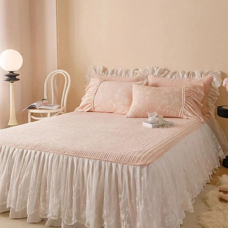 AI WINSURE-French Milk Velvet Bedspread, with Lace Frills, Queen King Bed Cover with 2 Pillow Cases, Soft and Warm for Winter