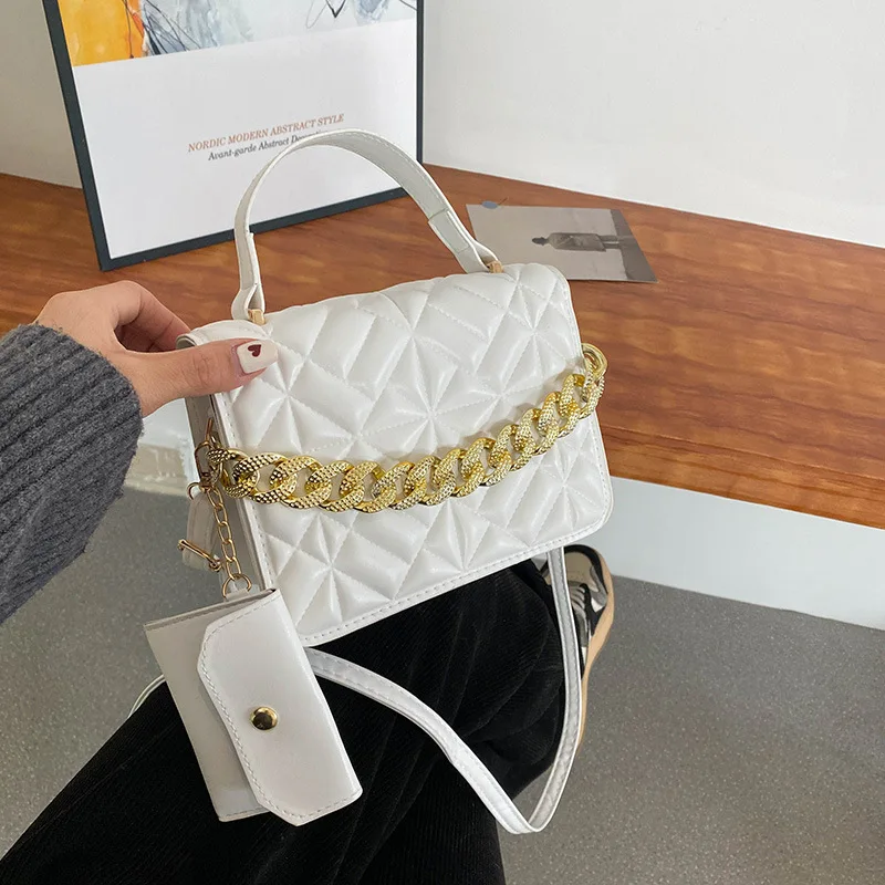 Chain Handbag Women's Winter Solid Color New Fashion One-shoulder Messenger Bag Retro Indentation Diamond Small Square Bag