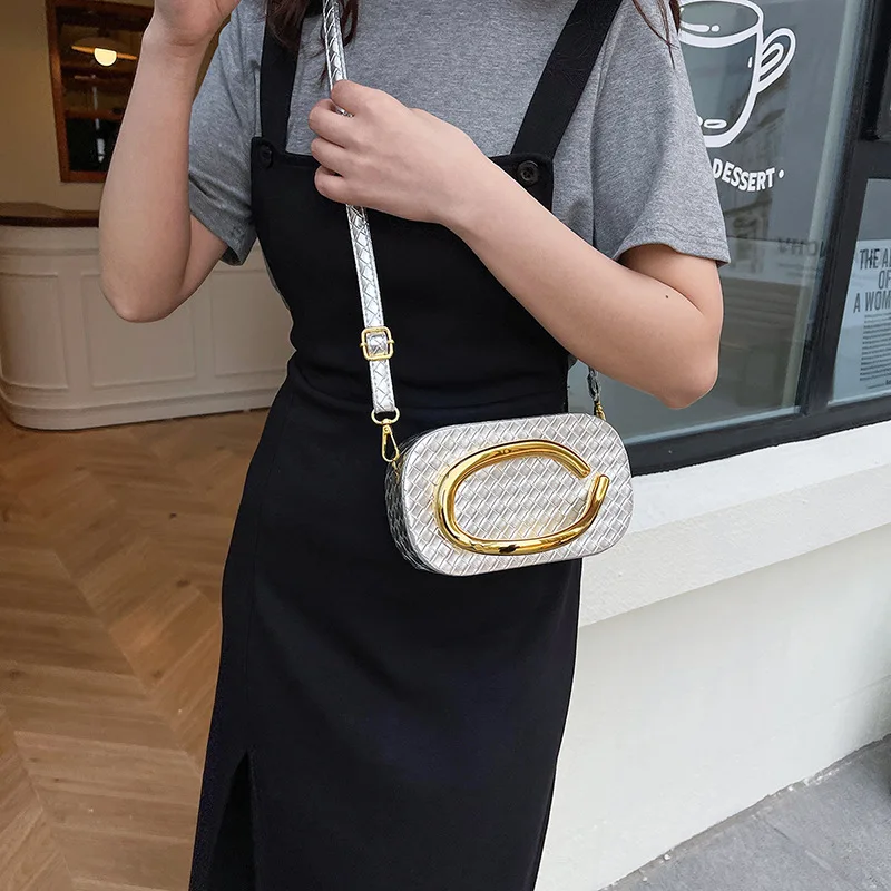 2025 المرأة الأوروبية والأمريكية الجديدة الكتف المائل تمتد حقيبة مشرق مربع الاكريليك حقيبة موضة الزفاف عشاء حقيبة صغيرة