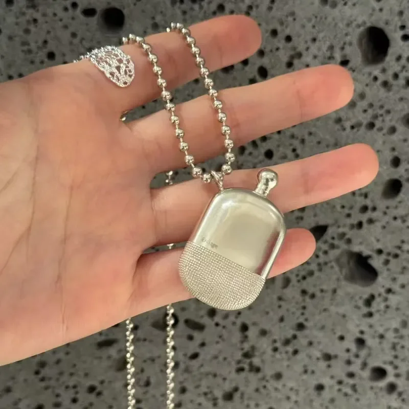 Korean version of niche design wine bottle necklace high-grade cold wind necklace INS wind versatile simple fashion sweater