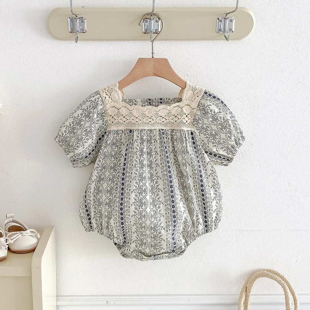 Vintage Baby Mädchen Blumen-Spitzen-Strampler Sommer Neugeborenen-Babykleidung Kurzarm Kleinkind-Bodysuit Säuglings-Jumpsuit