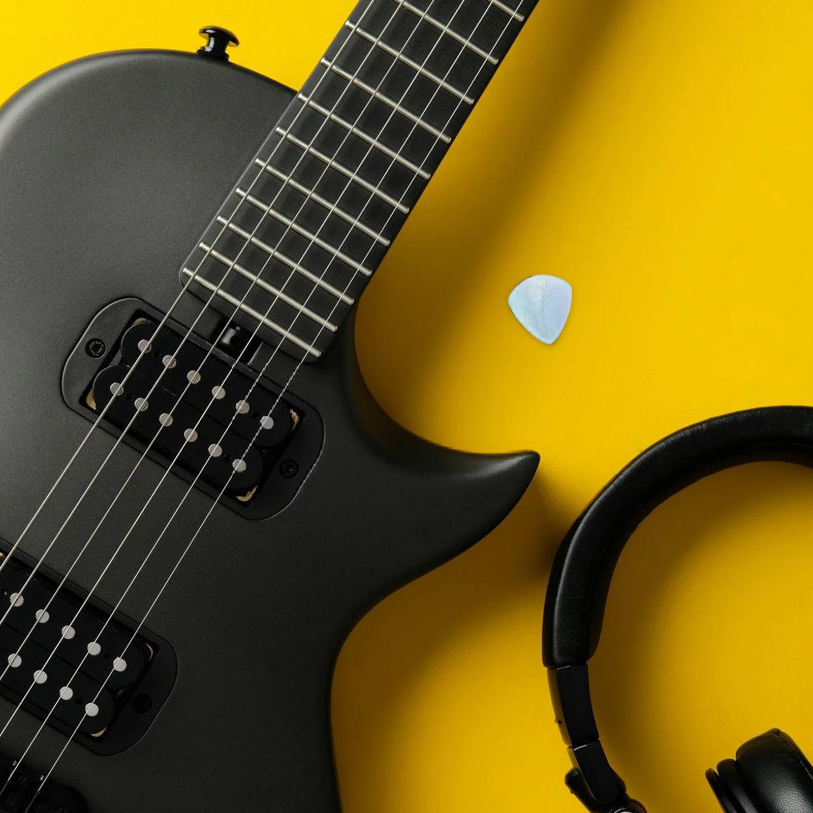 

5Pcs Resin Guitar Picks Heart Design Translucent Grip for Acoustic Bass Electric Guitar Accessories