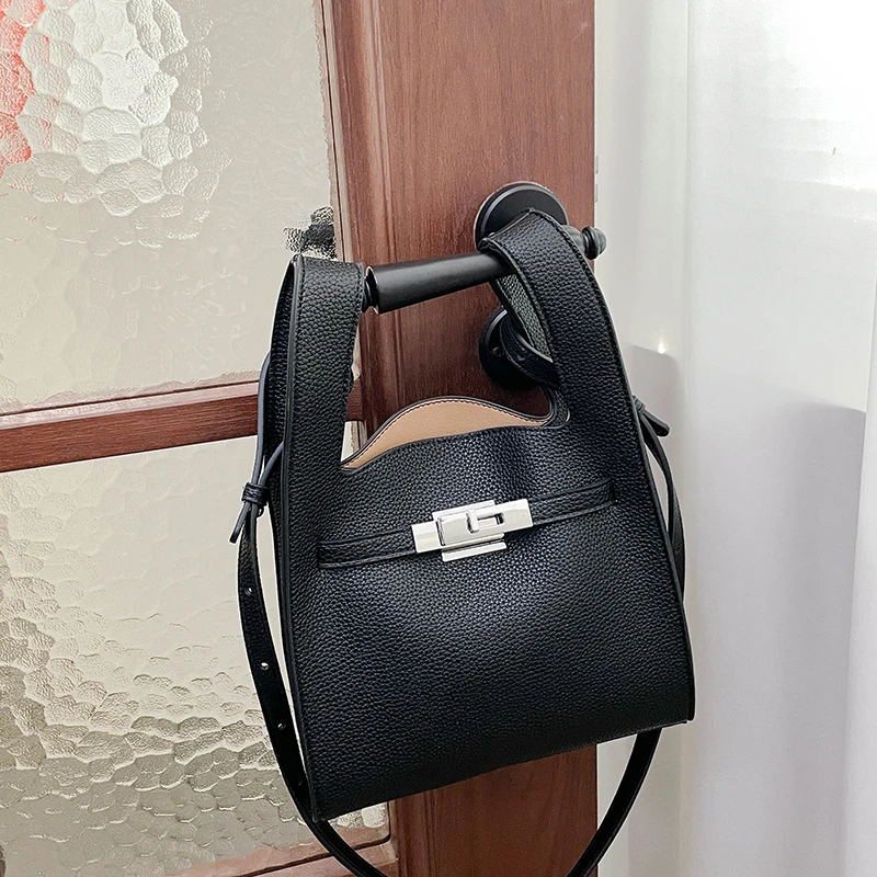 

Elegant Leather Messenger Bag For Women, Stylish Shoulder Bag With Famous Designer Classic Popular Appeal