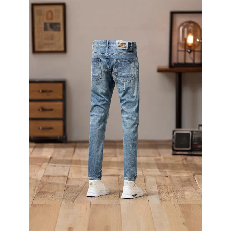 กางเกงยีนส์สีน้ำเงินวินเทจปี 2025 สำหรับผู้ชาย แบรนด์ทันสมัย ปักลาย แต่งขาด ดีไซน์แบบปะติด สไตล์เรโทร ทรงเข้ารูป ทรงสกินนี่
