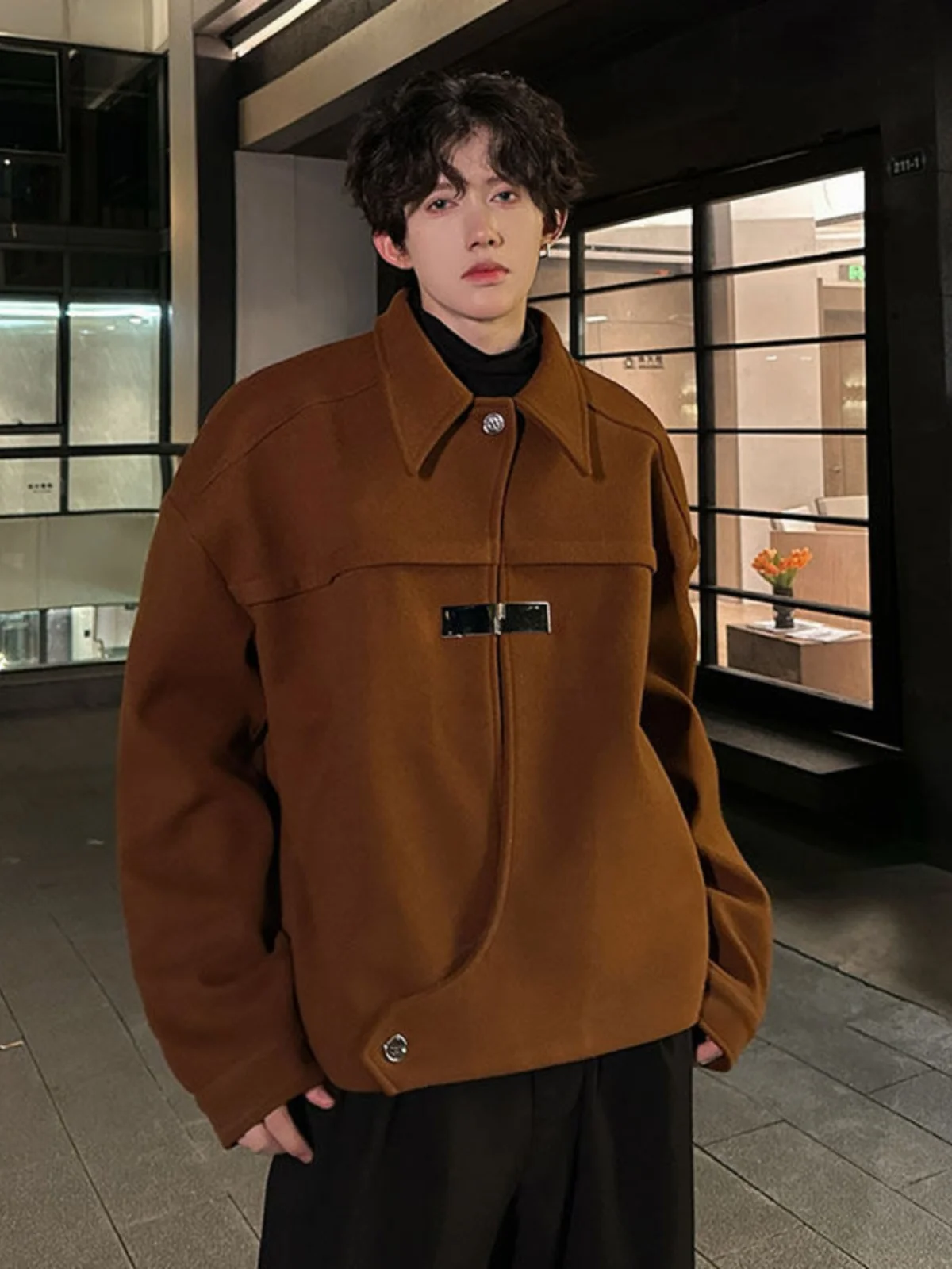 

Brown Woolen Jaet Men's Autumn Winter American Design Collar Coat High-End Mermaid Wool Material Coat Loose Fit Metal Decor...