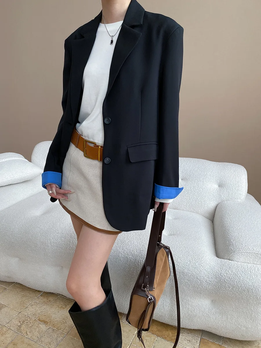 

Small and trendy cuff color blocking design, casual silhouette suit jacket