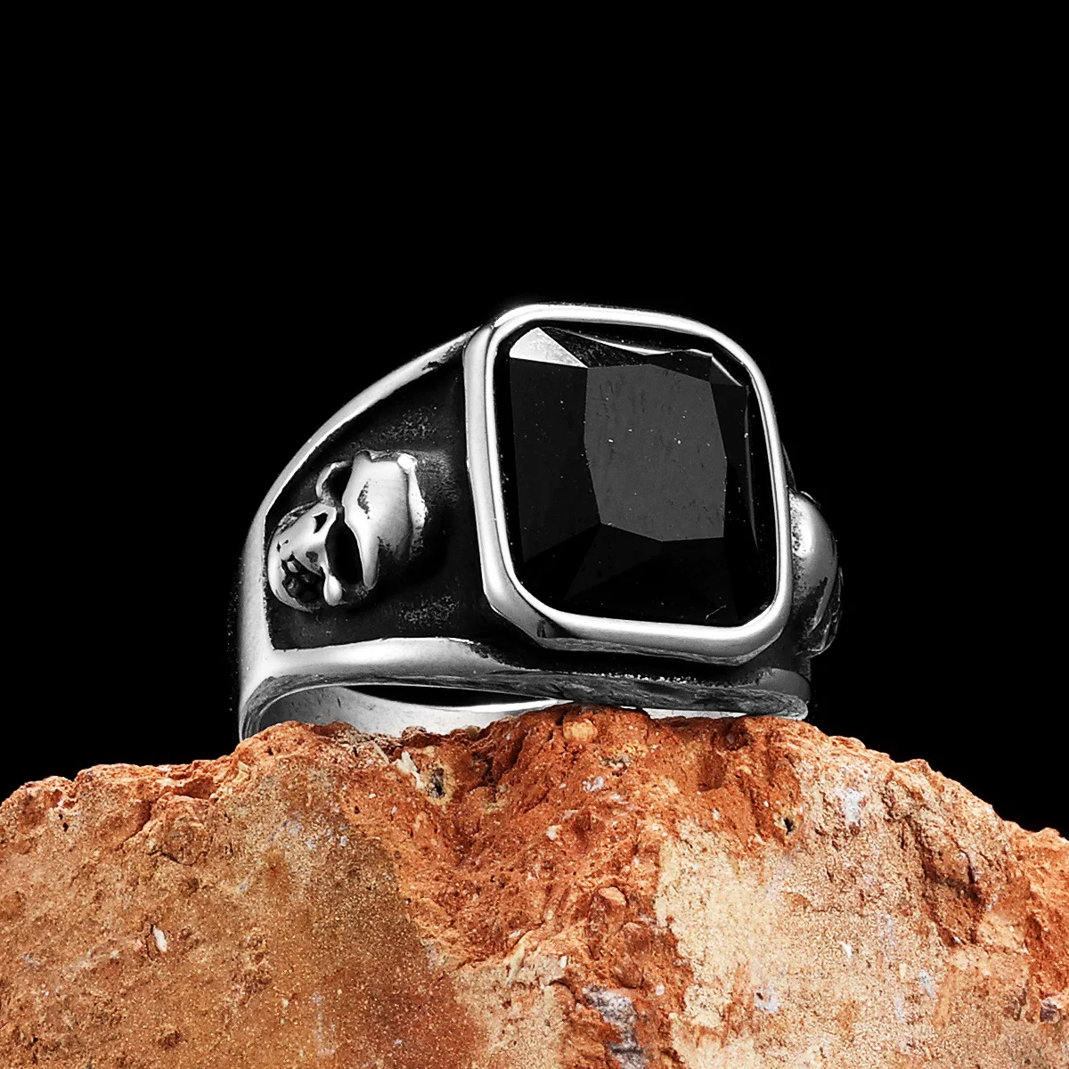 

Gem Stone Skull Men Rings Stainless Steel Punk Retro Rock Fashion Women Jewelry New In Accessories For Halloween Gift Wholesale