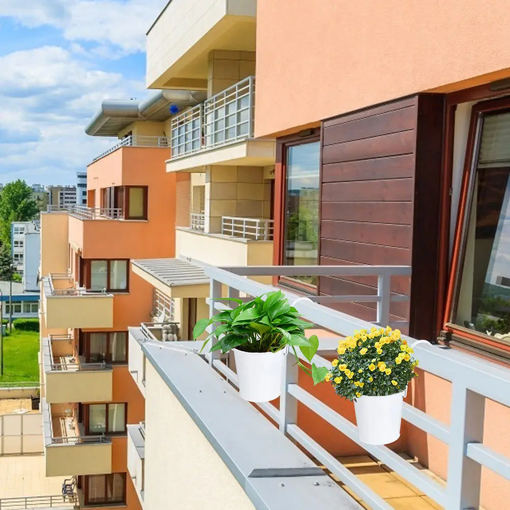 

3Pcs Hanging Flower Buckets Iron Balcony Planters Decorative Flower Pots with Drainage Hole Detachable Hook Indoor Outdoor