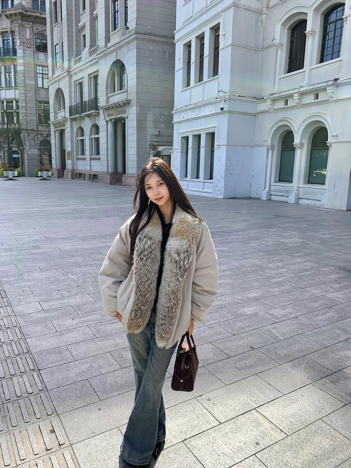 

Женская стеганая куртка JAYE VANTI с отстегивающимся меховым воротником, на белом гусином пуху, с длинными рукавами, V-образным вырезом, для повседневной носки