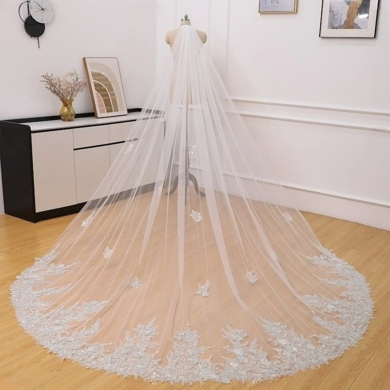 Luxury Sparkling Thread Lace Wedding Veil Vintage Church Veils with Comb 1T Cathedral Veil Bridal Dress Wedding Accessories