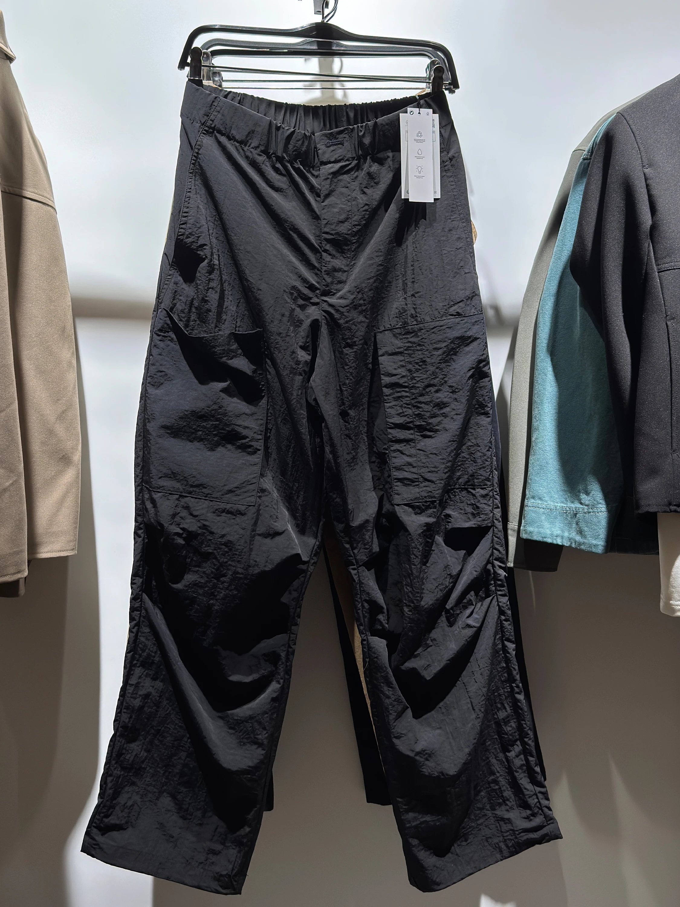 

Tech Fabric Men's Casual Loose Fit Pants New Arrival Autumn Season Comfortable Straight Leg Trousers with kets mid Waist