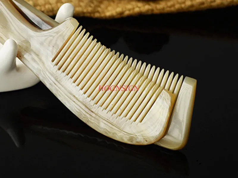

Cow horn comb reduces static electricity Cow horn hair comb smooth handle Yak horn comb