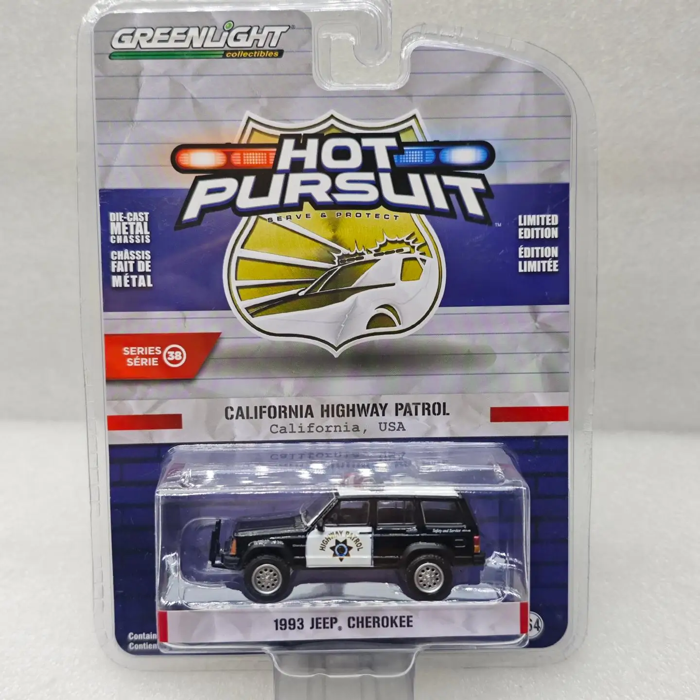Greenlight 1:64 Hot Chasing Brown Series 38 - 1993 Jeep Building Nokey - California Highway Patrol Police Car