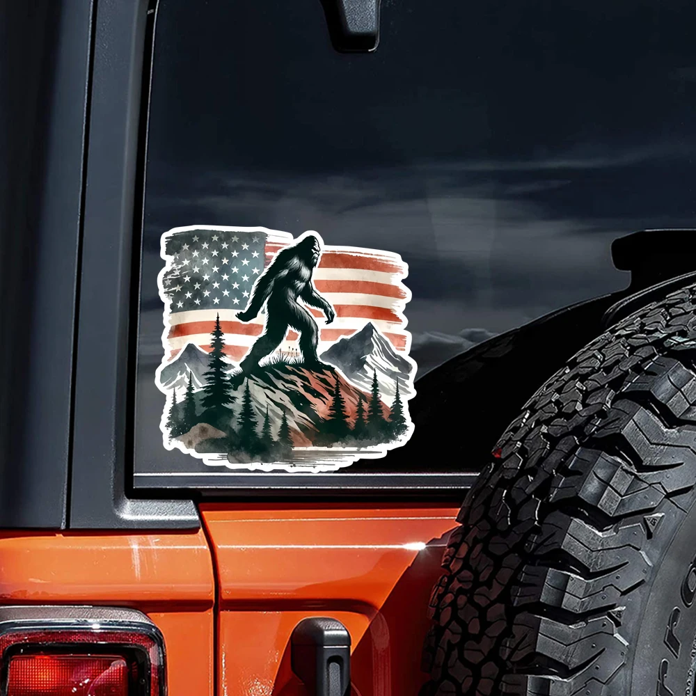 ملصق فينيل للمشي لمسافات طويلة بعلم أمريكي وطني مقاس 13 × 12 سم مع تصميم Bigfoot للسيارات والشاحنات وأجهزة الكمبيوتر المحمولة وألواح التزلج