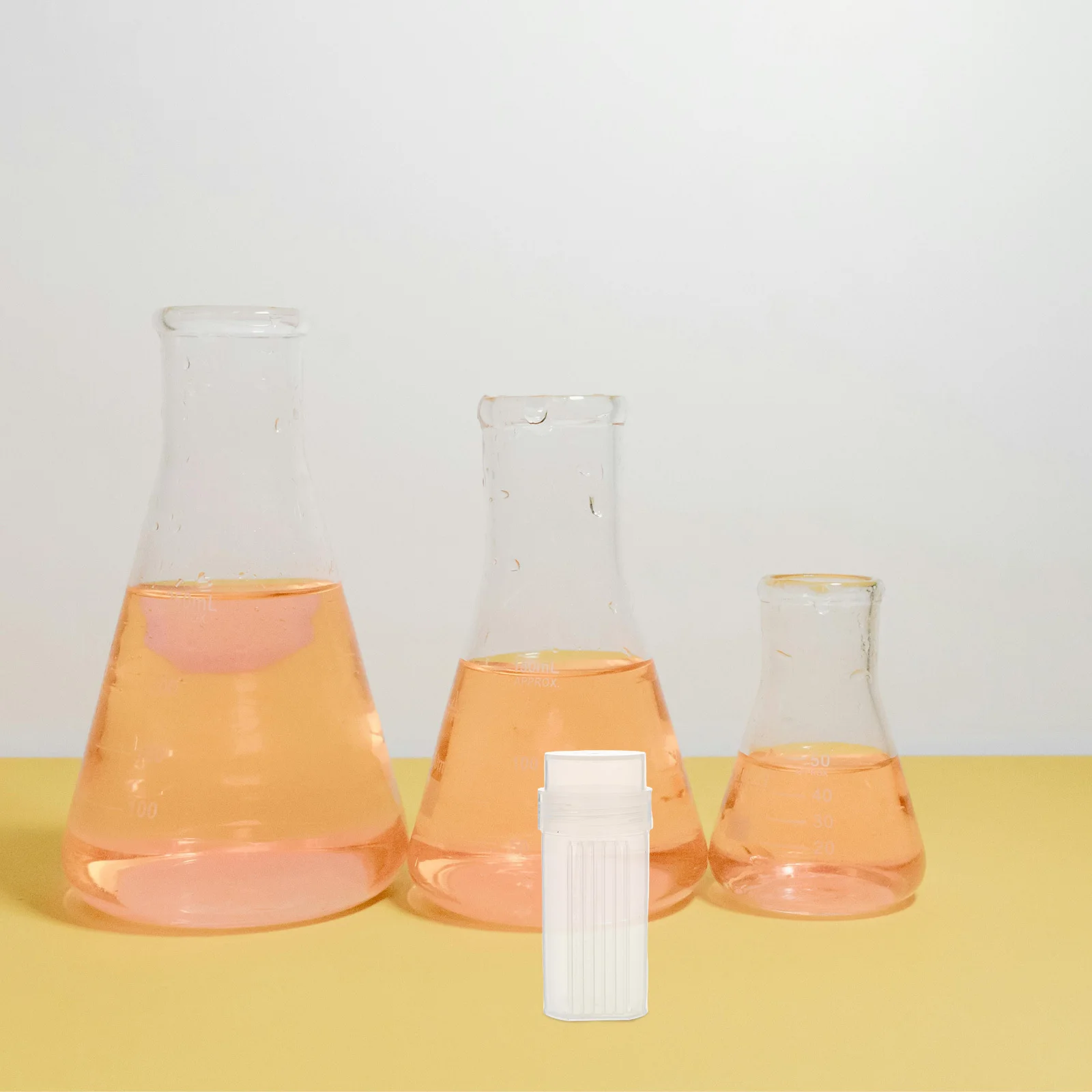 

2Pcs Plastic Lab Staining Jars 5 Slide Capacity Vertical Slide Holder Lab Microscope Staining Tank Paint Tank Specimen Jars