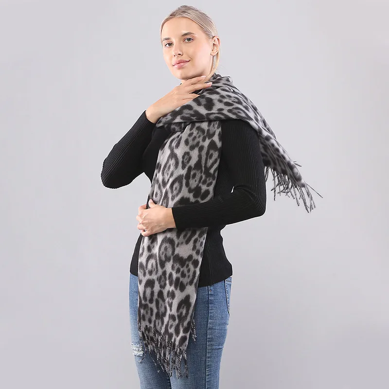 New Designer Leopard Scarf Winter Warm Pashmina Shawl Luxury Cashmere Wraps Fashion Women Long Blankets Scarves Fringes