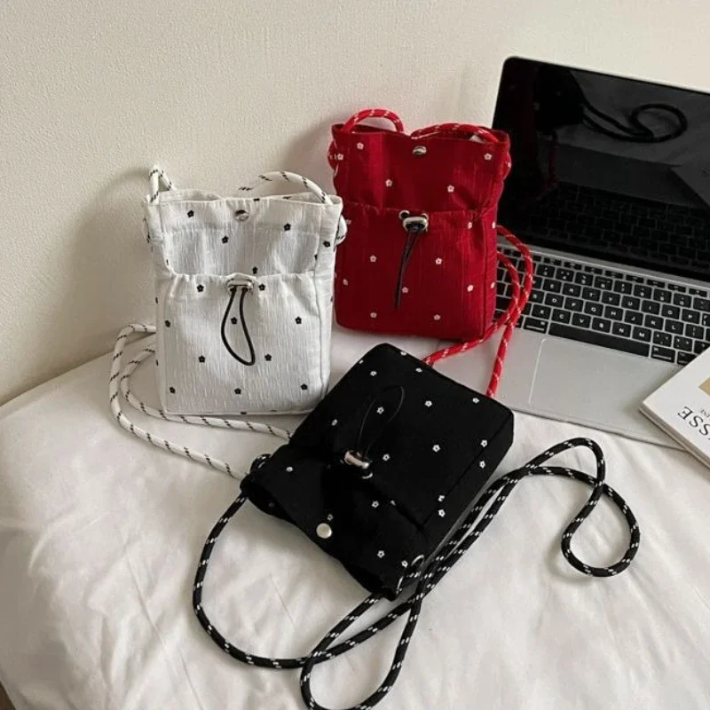 

Новая милая корейская сумка через плечо для девочек, летняя однотонная сумка-мессенджер с цветочным принтом, сумка через плечо для мобильного телефона для женщин