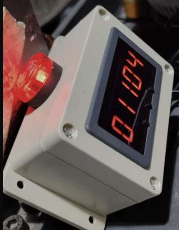 Counter automatically senses single-head laser electronic digital counter. Suitable for small-sized objects.