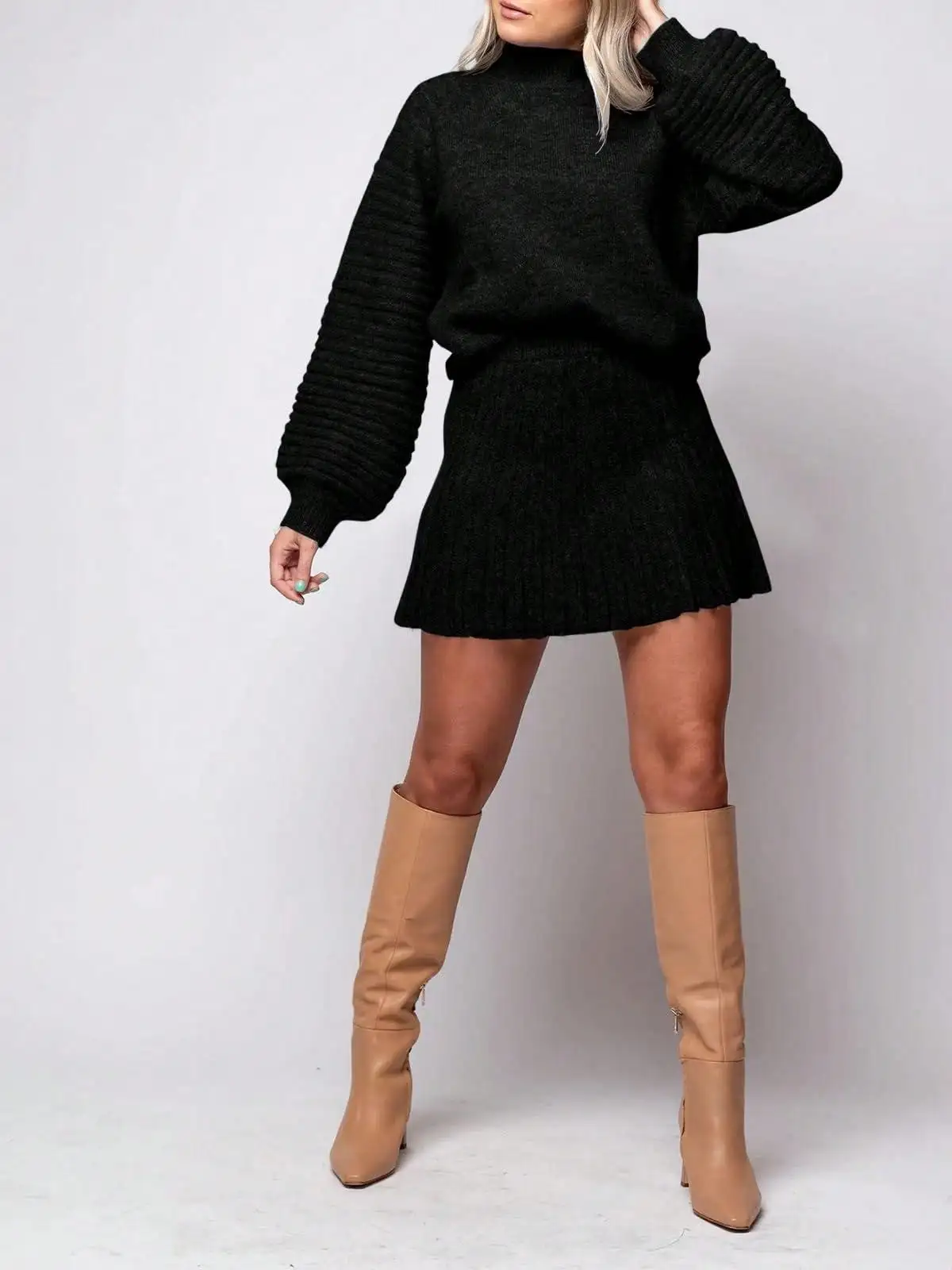 

Женский комплект из двух предметов: свитер с высоким воротником и мини-юбка, зимний повседневный наряд