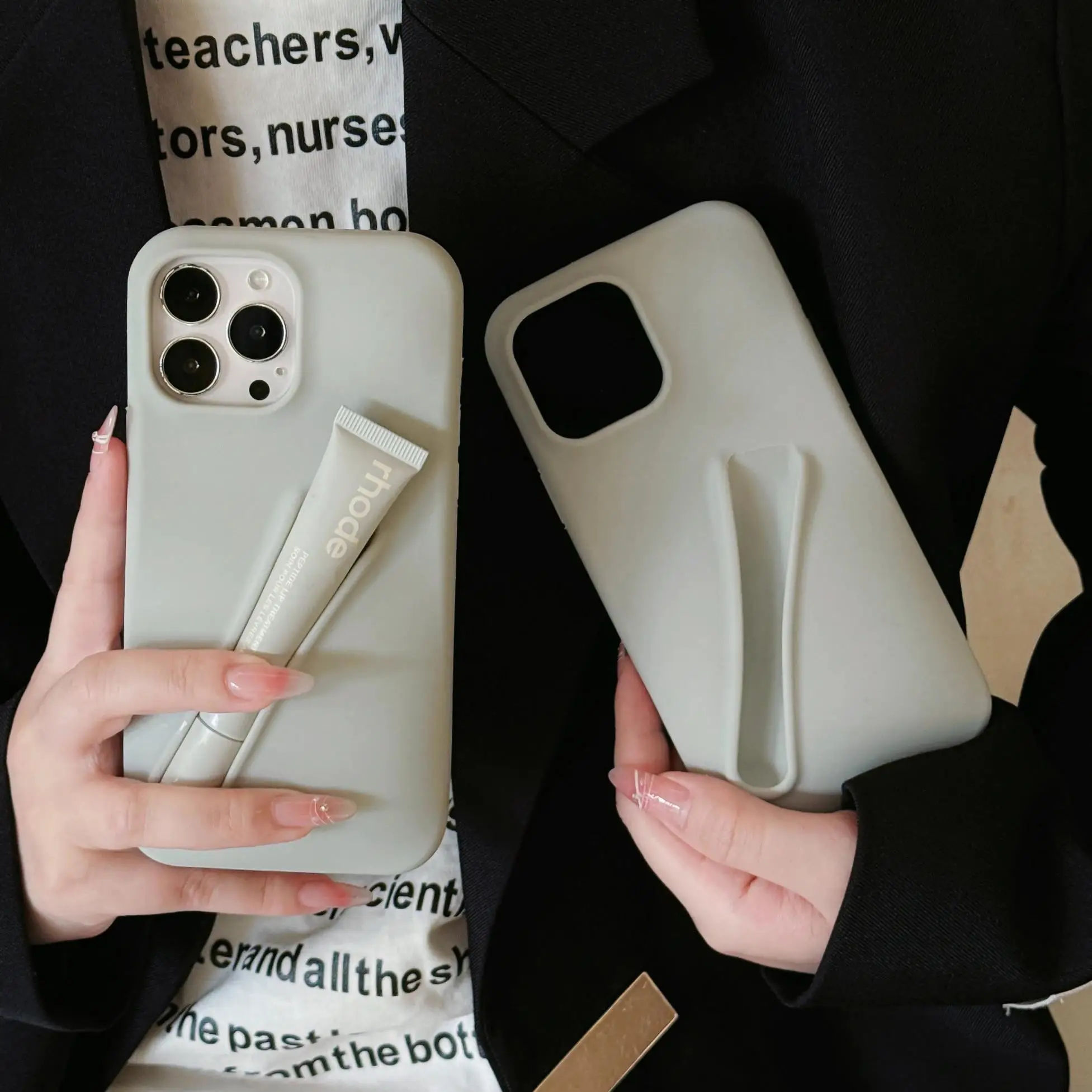 Luxury Lipstick Make-up Soft Silicone Phone Case for IPhone12 13 14 15 Pro Max Portable Lip Gloss Holder Cover Shell Wholesale