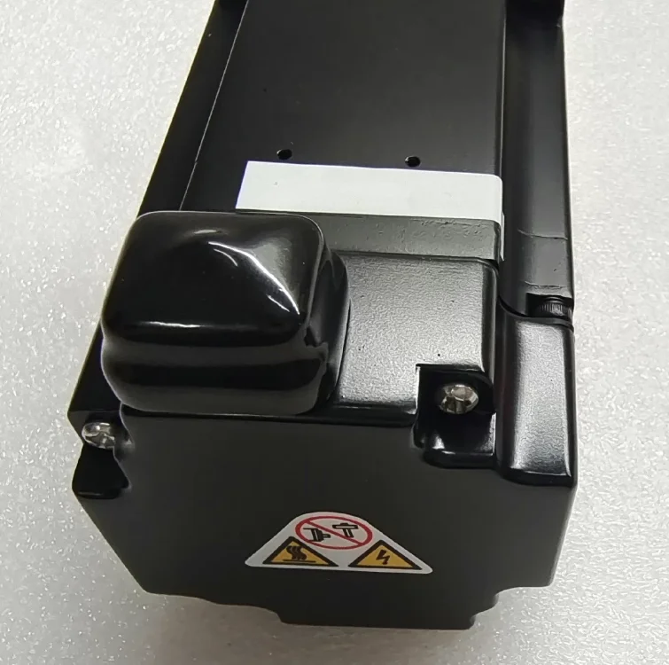 SGMJV-04ADA2E Brand New Servo Motor Original Genuine，Fast shipping，SGMJV 04ADA2E