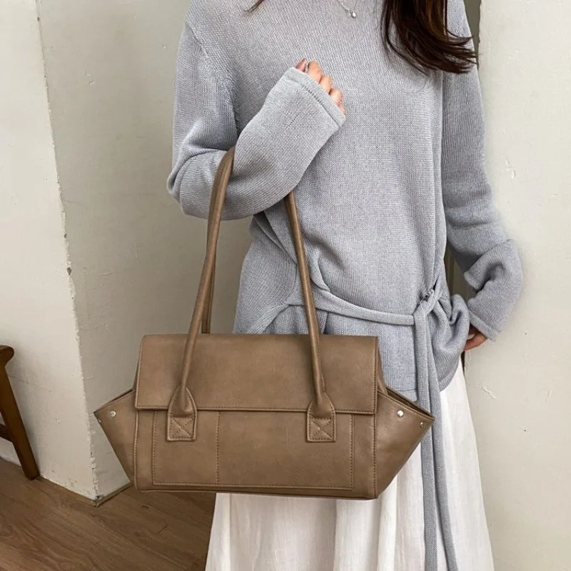 

Fashionable Leather Women Luxury Tote Bag Casual Vintage Simple Classic Elegant Trendy Outdoor Carry Bag