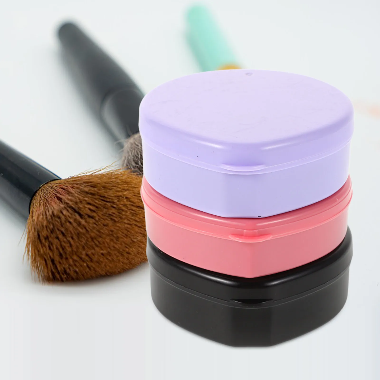 Kit 3 Peças: Caixa Estilosa para Limpeza de Pincéis de Maquiagem em Formato de Coração com Esponja Integrada para Limpeza a Seco e Úmido de Pincéis de