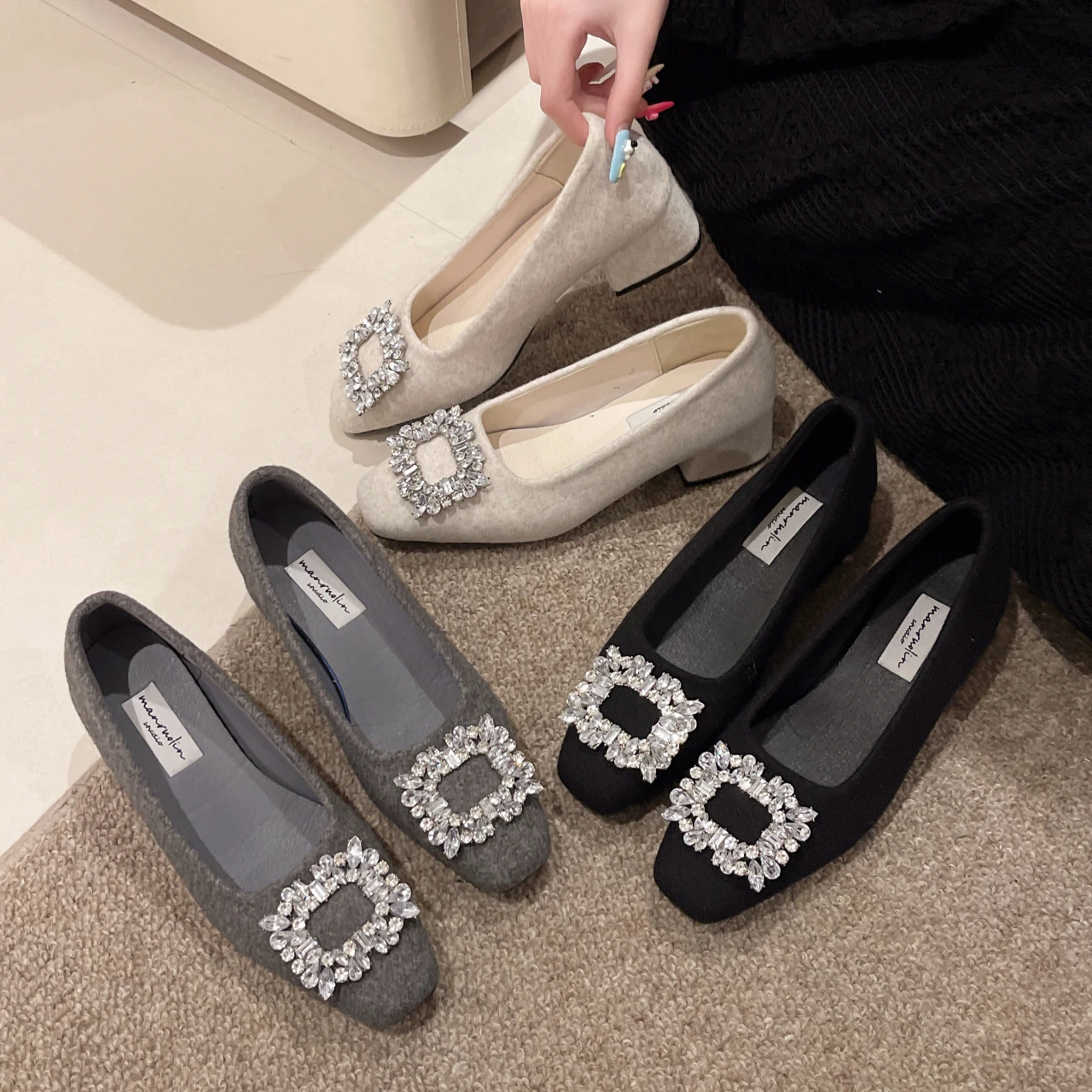 Nuevos tacones, punta cuadrada, bomba Sexy, correas de plataforma de baloncesto, lo último en tacones gruesos con pinchos Retro, zapatos Mary Jane, zapatos de tacón medio