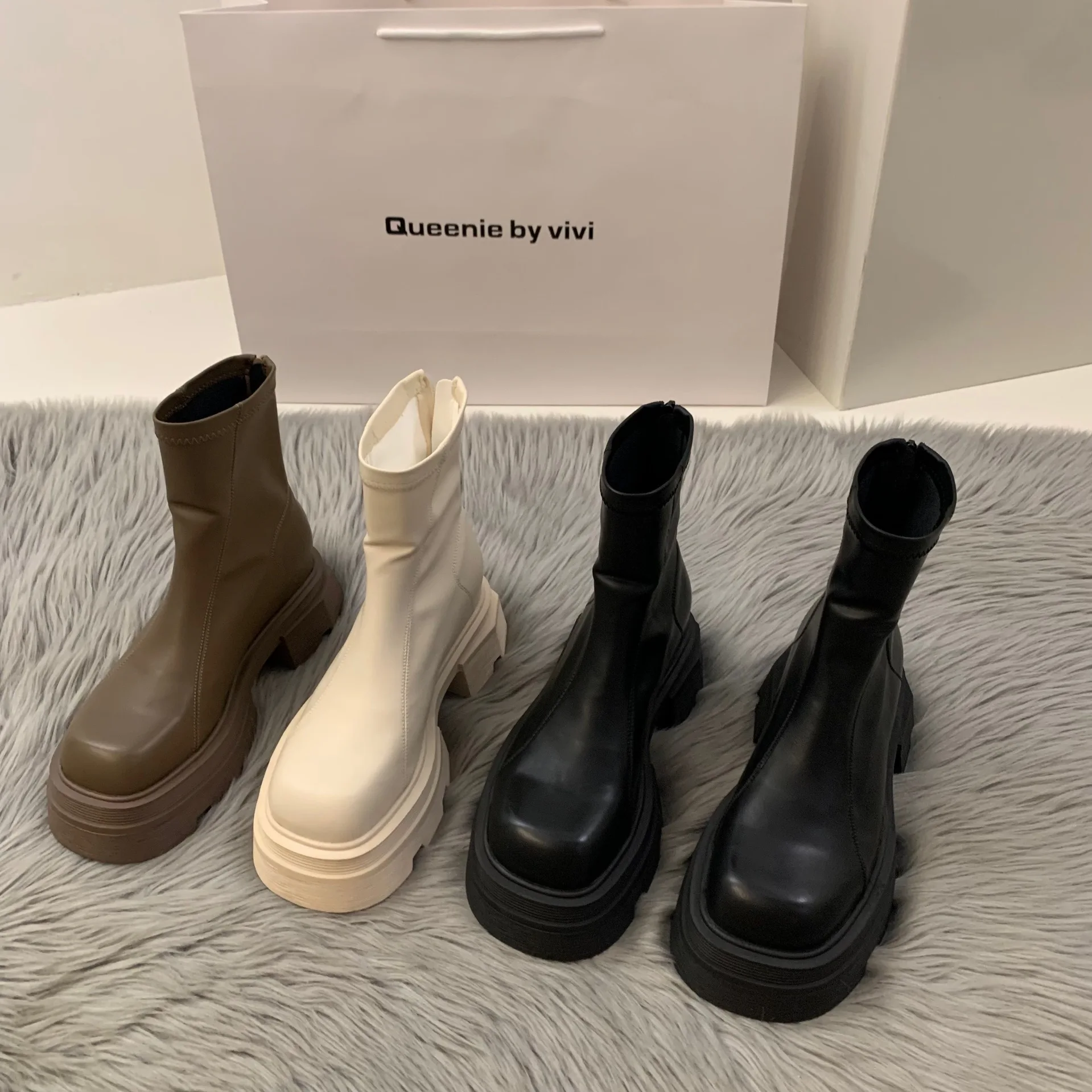 Stivali Piattaforma piatta Punta tonda Scarpe Designer di lusso Zoccoli con cerniera Lolita Med Metà polpaccio Pelle moda Gomma Zoccolo di roccia Tacchi Ridi