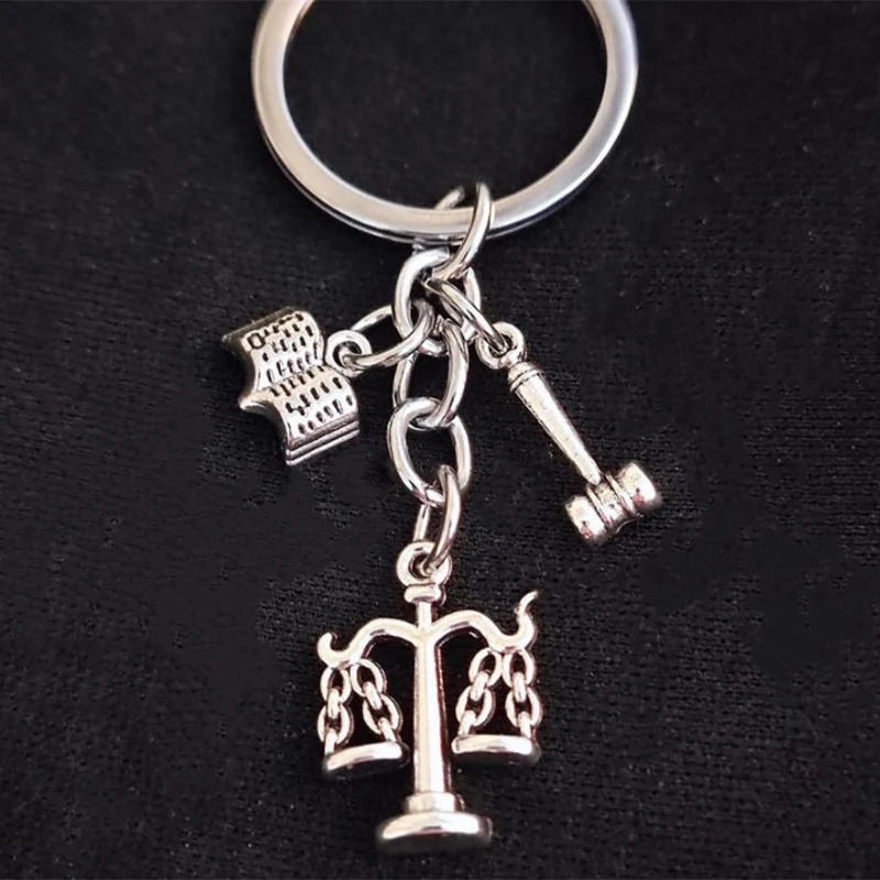 Porte-clés équilibre, juge et livre pour avocat, pendentif de sac à dos, accessoires de sac de bricolage faits à la main