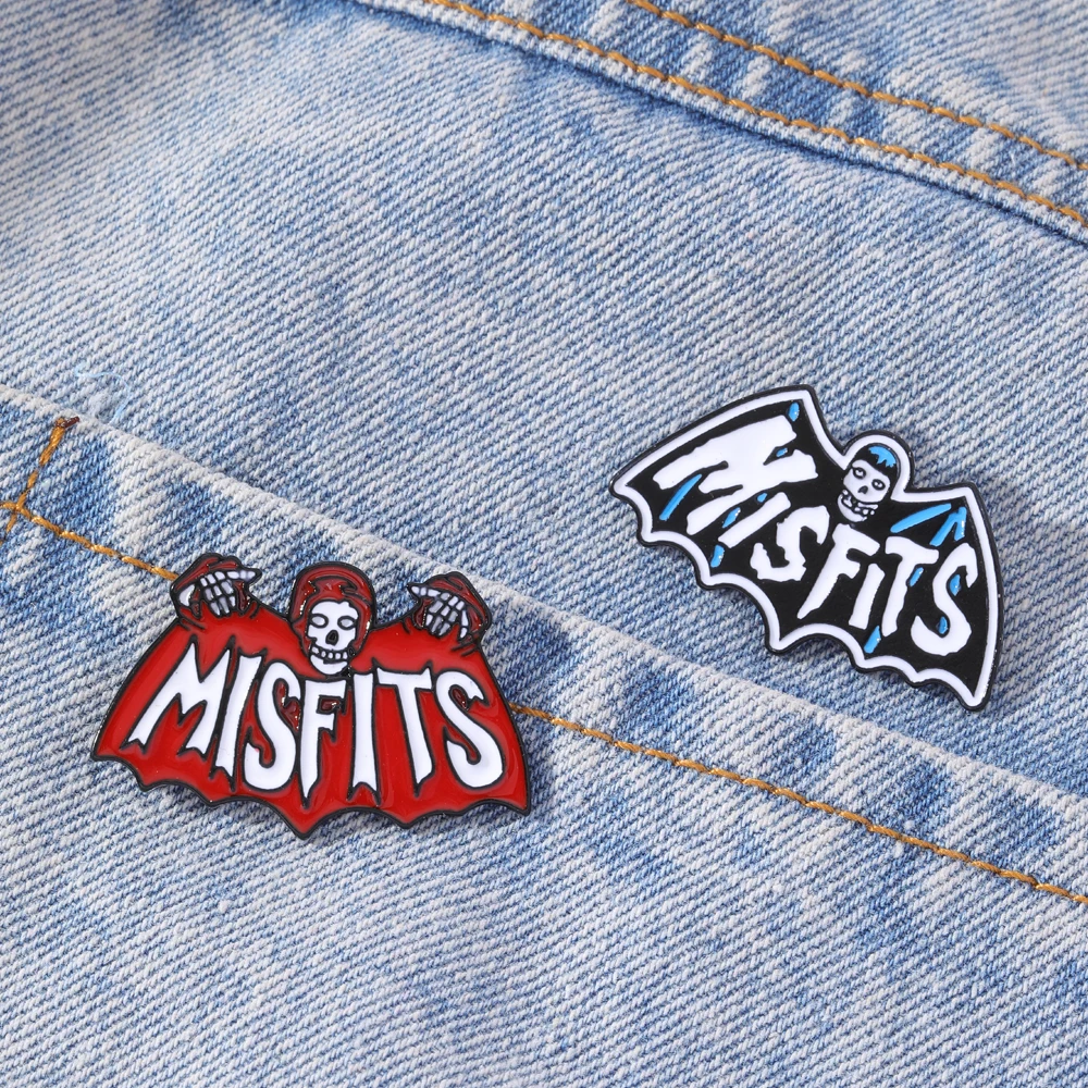 2 Pcs/Set Personality Misfits Bat Skull Pins Sinister Red Blue Colors Enamel Brooches For Bag Clothes Decoration