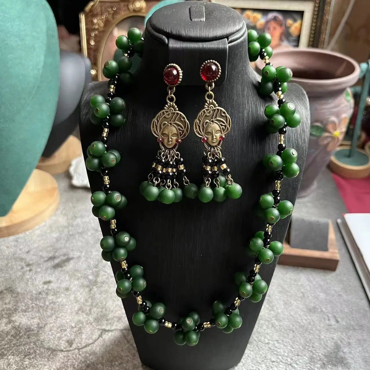

Unique Green Bead Necklace Tassel Granny Earring Two-Piece set Original Design Women's Fashion Accessories High Quality Jewelry