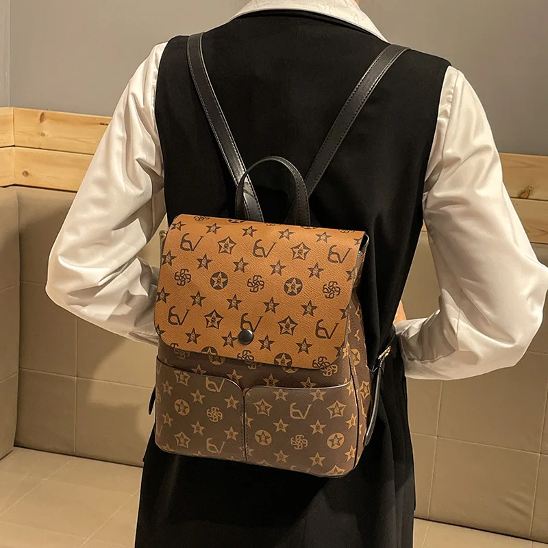 

Luxury Women's Tote Bag Made of Cherry-Patterned Leather Boasting Paris Daily Modern Look