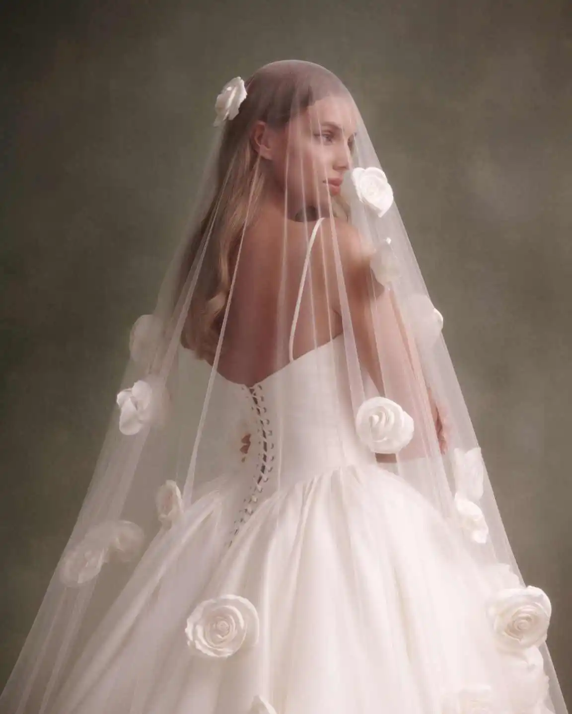 Chapel Veil Elegant Wedding Veils One Layer Tulle 3D-Flowers Appliques Lace Tulle White Ivory Bridal Veil Customized Veils V3031
