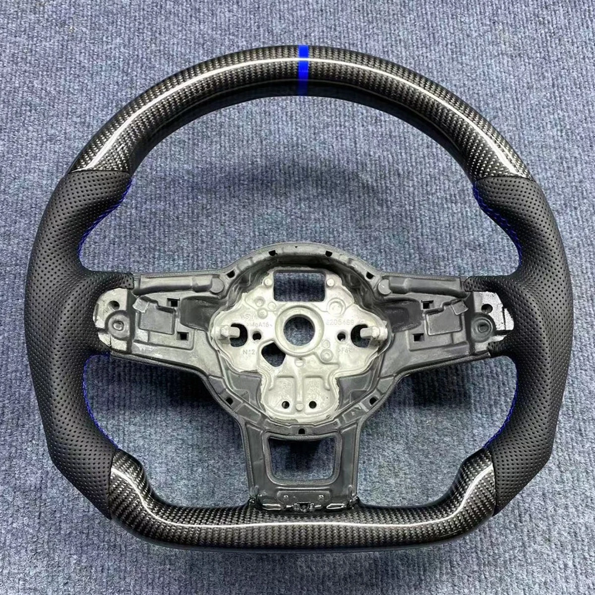 

Руль из карбона с перфорированной кожей и синей строчкой, улучшенная версия для VW Golf MK 7 7.5 GTI GTD GTE R Polo