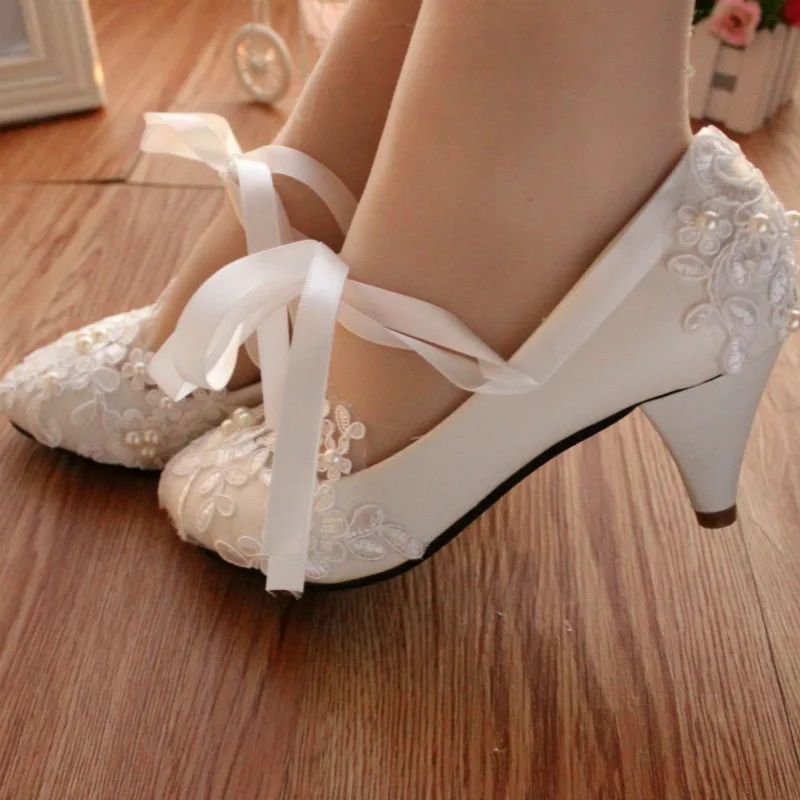 2023 Fashionable White Wedding Dress Shoes Kitten High Heels Patent Leather Lace Beaded Bride Shoes