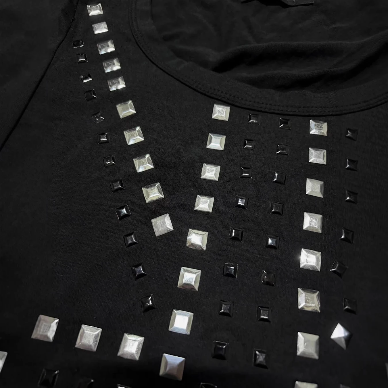 New Autumn and Winter Rivet Rice Shaped Long Sleeved Slim Fit T-Shirt for Spicy Girls, Casual Street Top