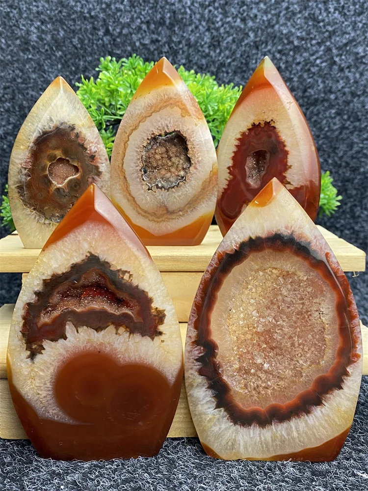 

Natural Red Agate Geode Crystal Flame Free Form Quartz Stone Carving High Quality Beauty Feng Shui Exorcism Home Furnishings