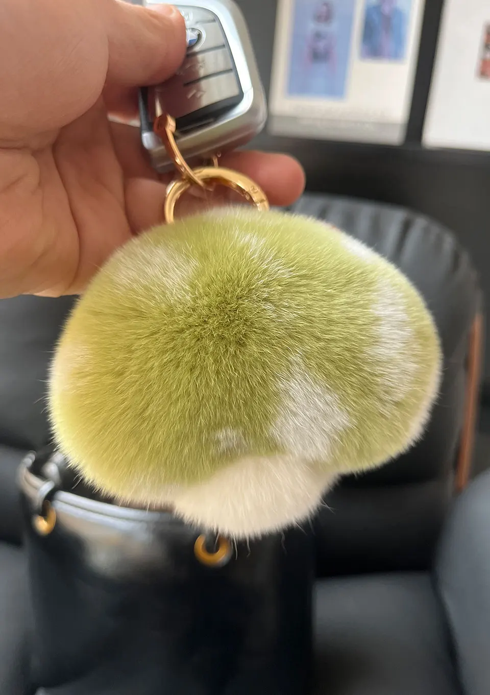 Niedlicher Echter Rex-Kaninchenfell-Pilz-Schlüsselanhänger, Flauschiger Pompon-Autoschlüsselring, Taschenanhänger, Charm im Ins-Stil, Modisches Geschenk für Frauen und Mädchen – Detail 10