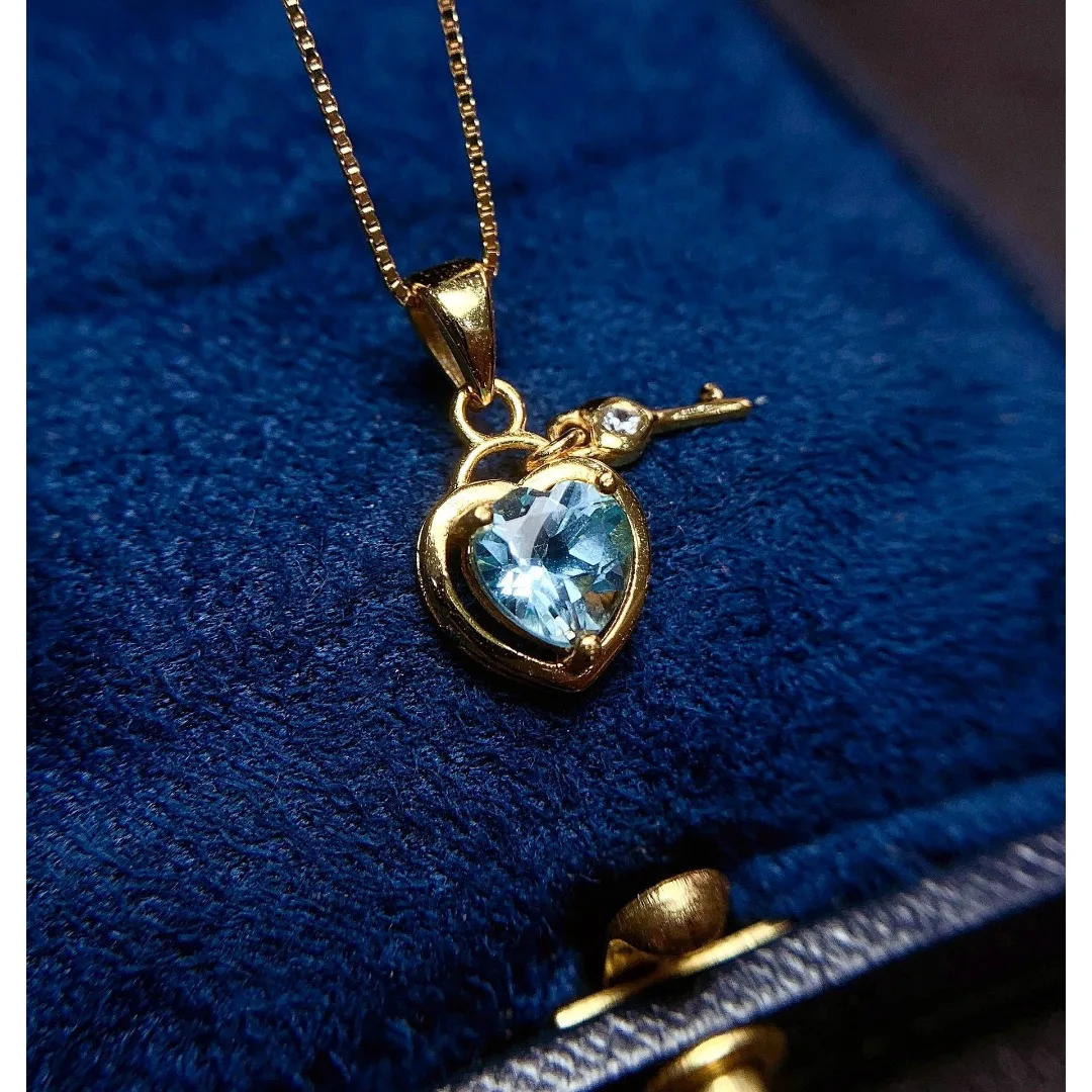 

Fashion Forward Natural Topaz S925 Silver Pendant High Quality Designer Jewelry with A Dazzling Fiery Gemstone