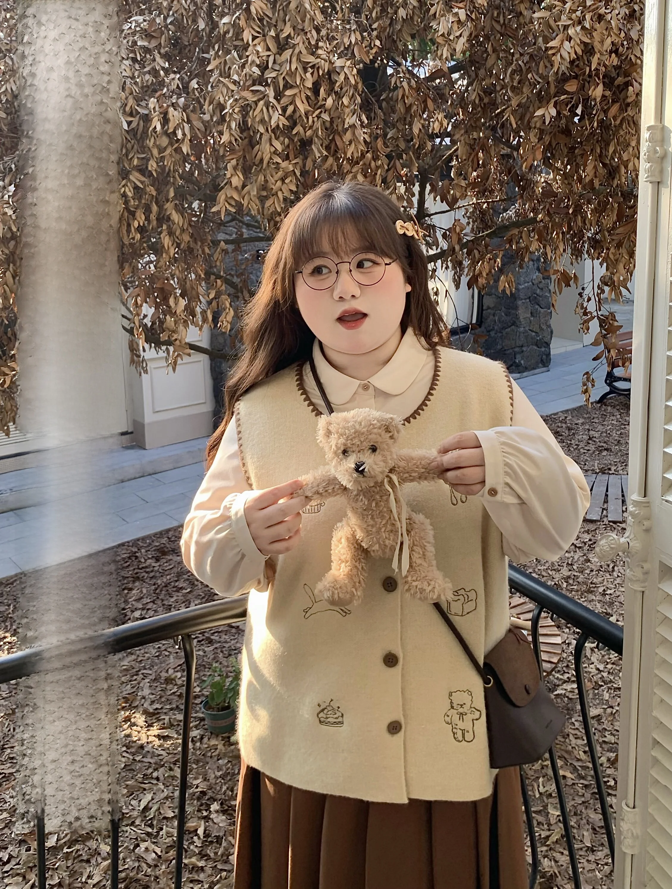 

Spicy Large Size Women's Faion Set with Embroidered Knitted Vest Lace f Skirt Collared irt Retro Cartoon Design