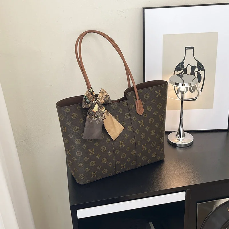 

Fashionable Messenger Handbag For Women With Vintage Design Large Capacity And Elegant Simple Finish