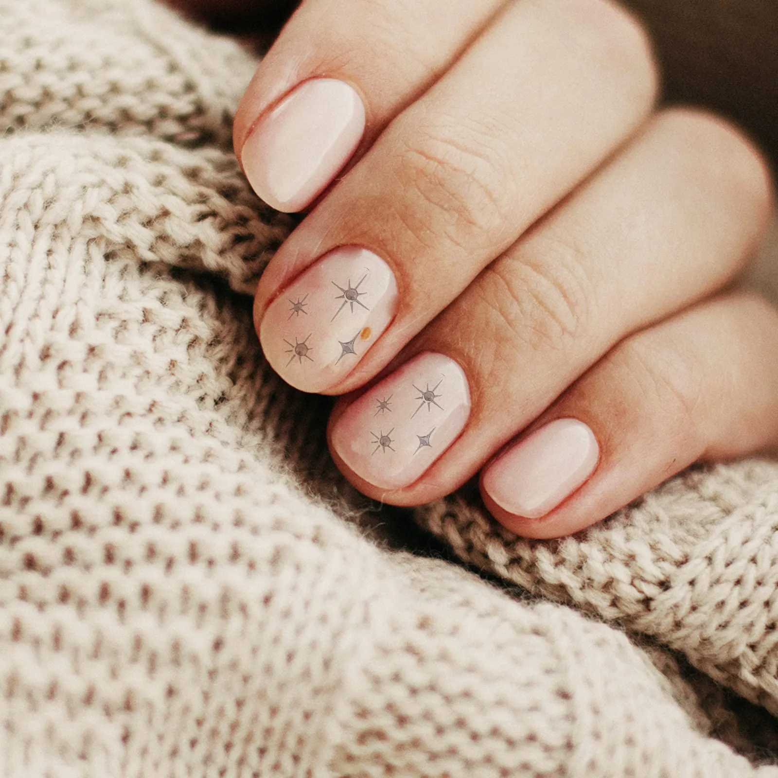 

4 шт. наклейки для французского маникюра со звездами и луной, декоративные стразы, элегантный дизайн для вечеринок, свадеб и повседневного использования