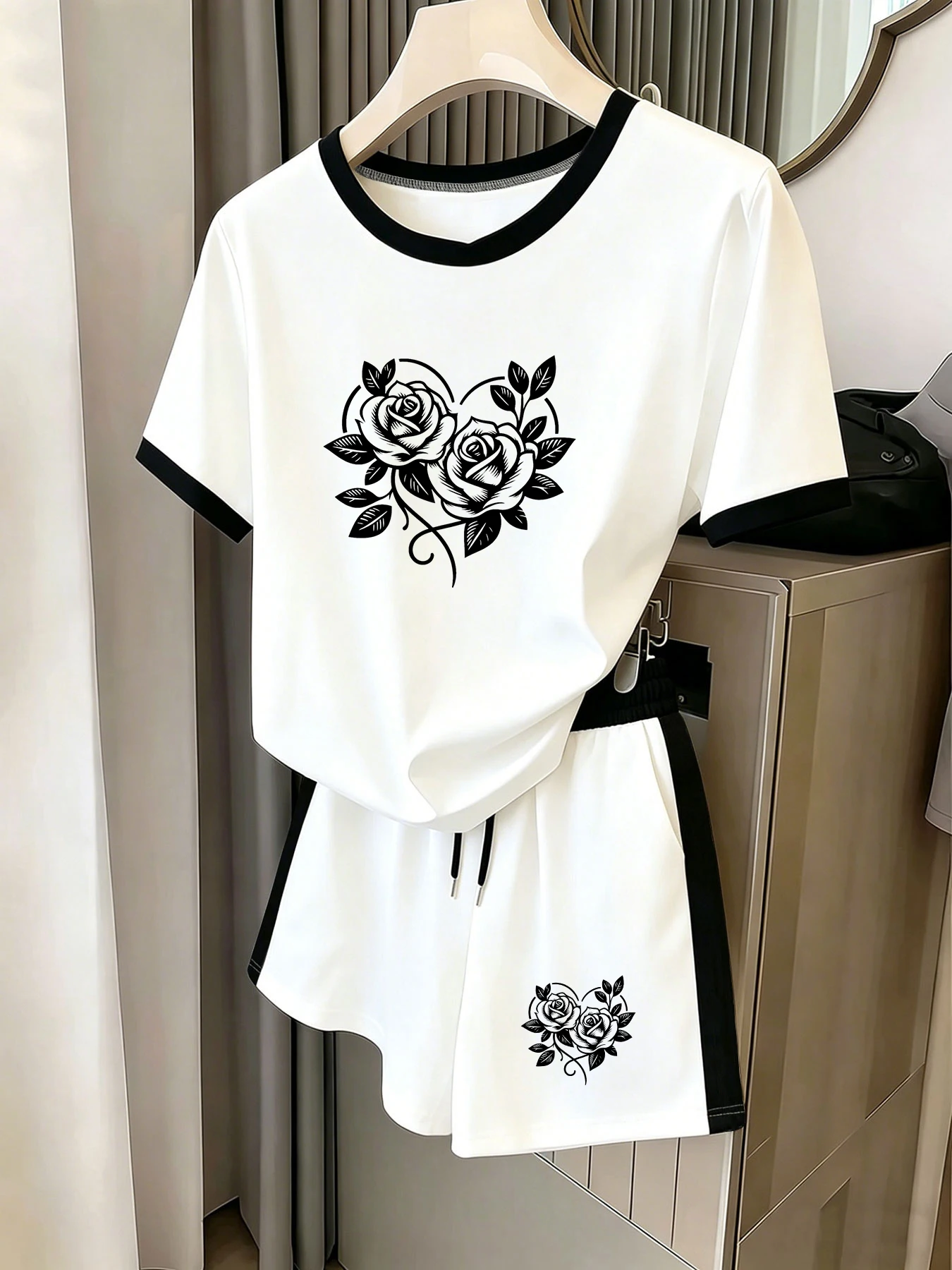Summer Clothing Vibes - Artistieke outfit, bloemenhartprint met contrasterende randen,