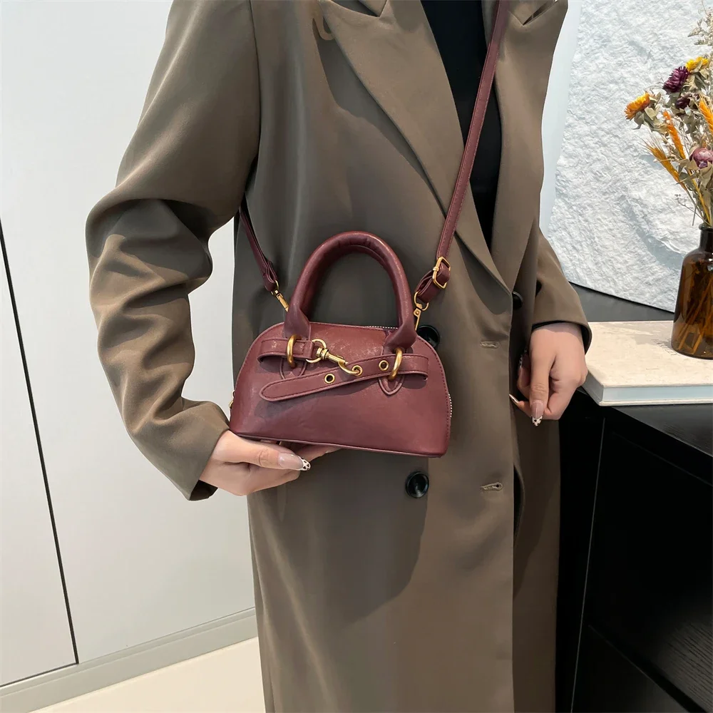 حقائب صغيرة الحجم بمقبض علوي للنساء بتصميم مشبك حزام كتف صغير عبر الجسم حقيبة فاخرة محافظ وحقائب يد