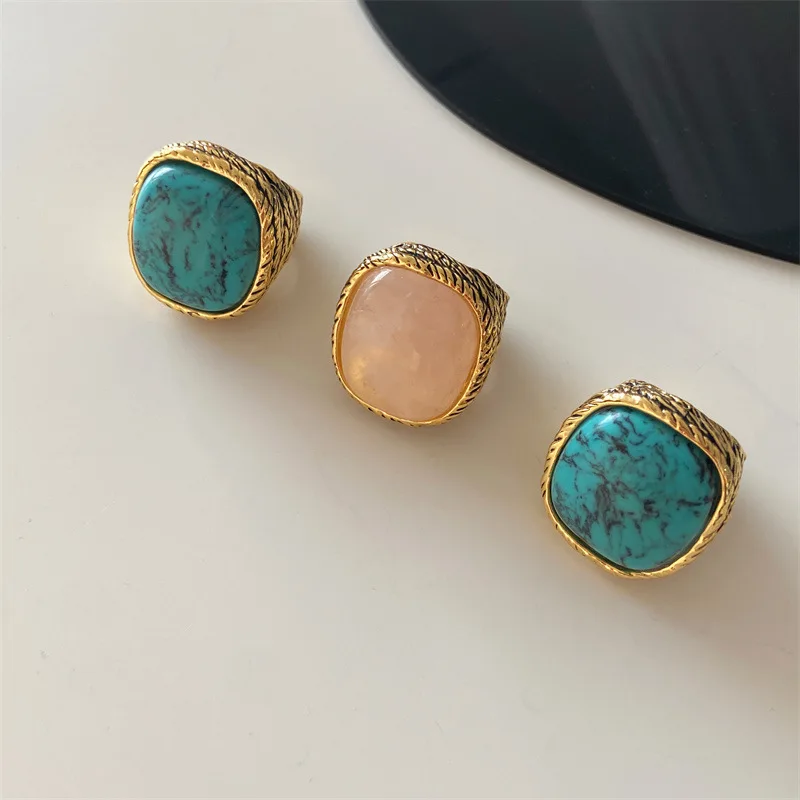

AB Pink Crystal Ring,Turquoise Statement Finger Ring, Niche Retro Metal Design