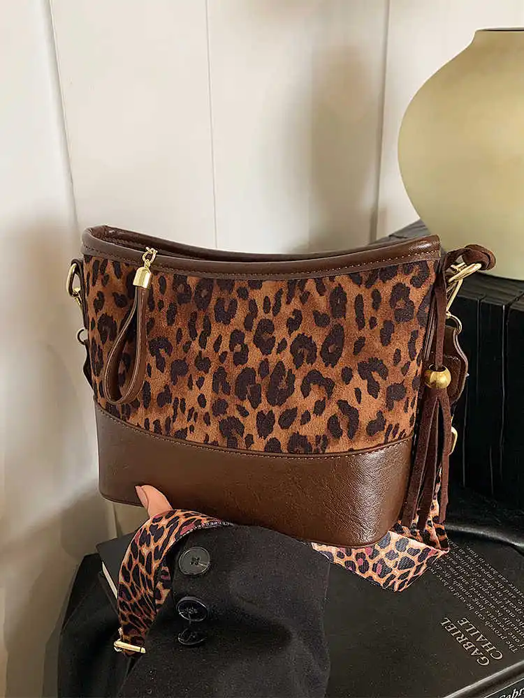 moda-leopardo-emendado-ombro-crossbody-sacos-para-mulheres-novo-chique-borla-design-versatil-axilas-sacos-popular-bolsa