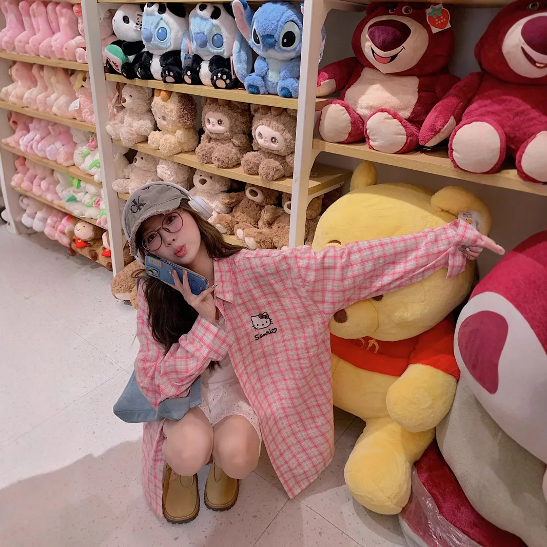 قميص MINISO Sweet مطبوع عليه حروف ثلاثية الأبعاد بأكمام طويلة مع فيونكة للنساء، نمط جديد لأوائل الخريف، نمط كسول، سترة رفيعة واقية من الشمس متعددة الاستخدامات