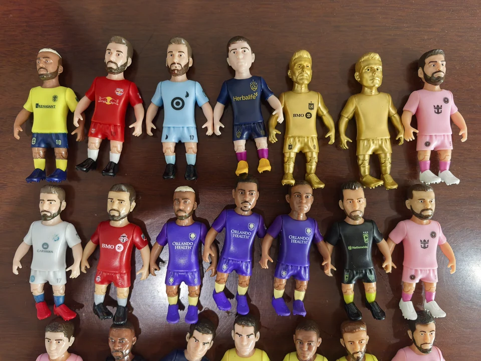 1 個ランダム人形おもちゃサッカー選手スター 7 センチメートル高さ